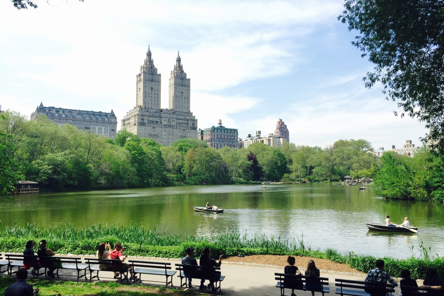 현지 마트 음식을 활용해 식비를 절약하는 피크닉